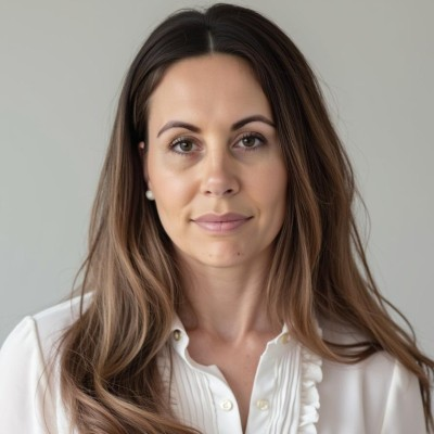 Jacqui L.