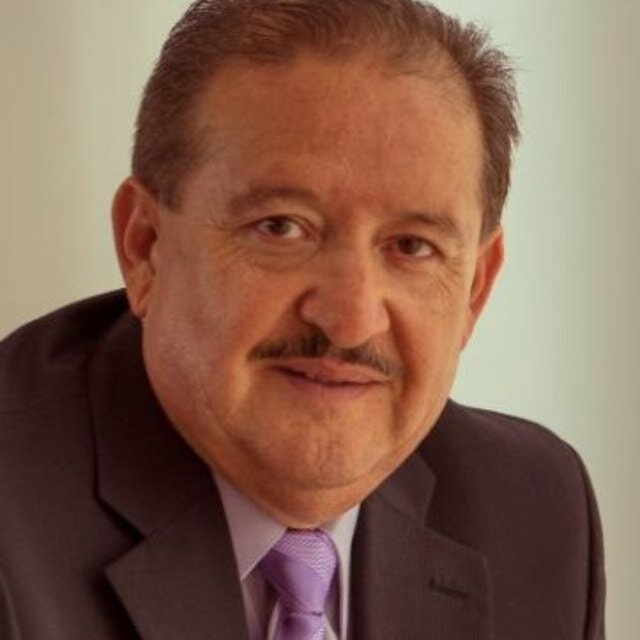 Carlos Alvarez Flrs.