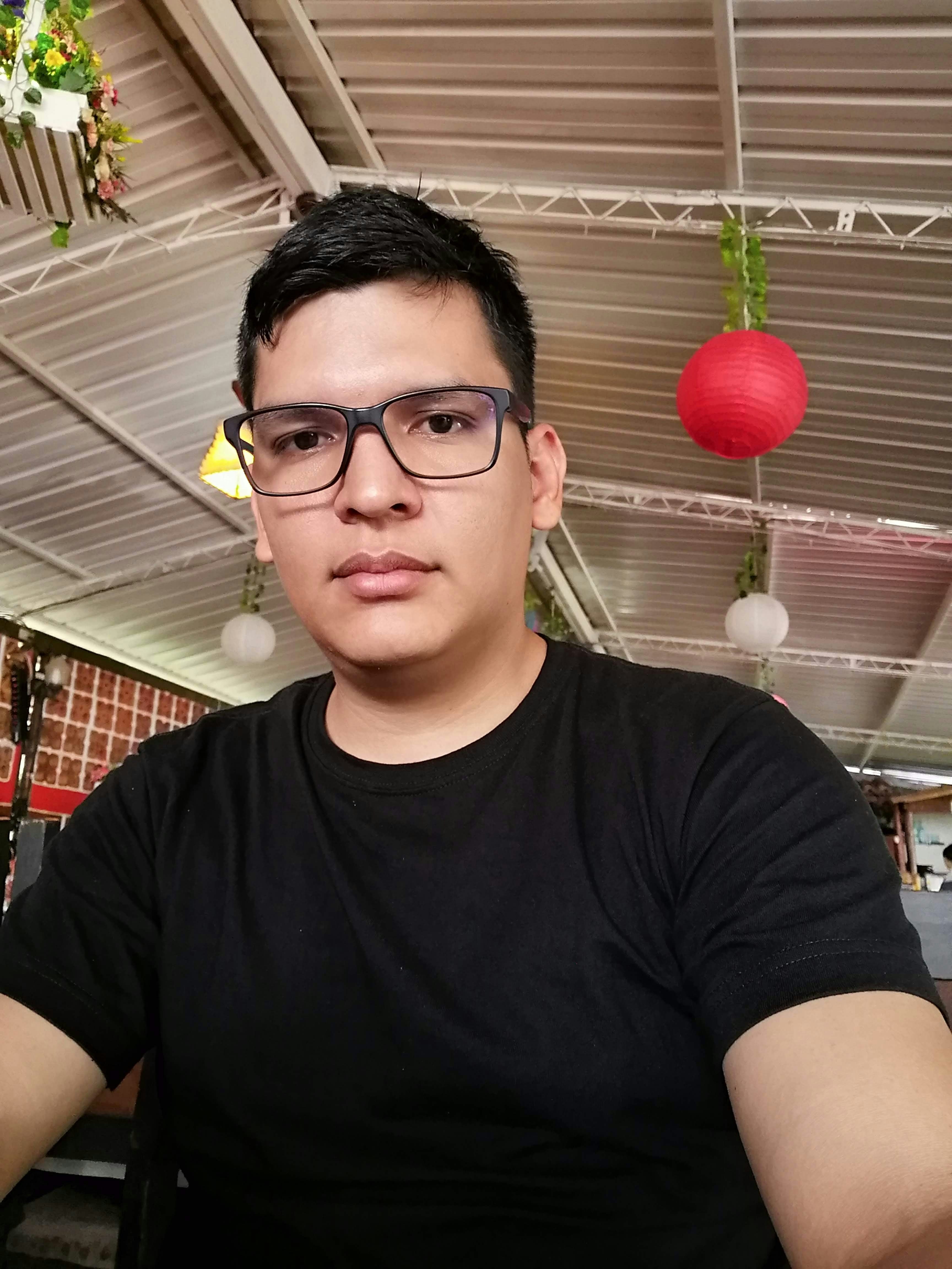 Luis E. Gómez