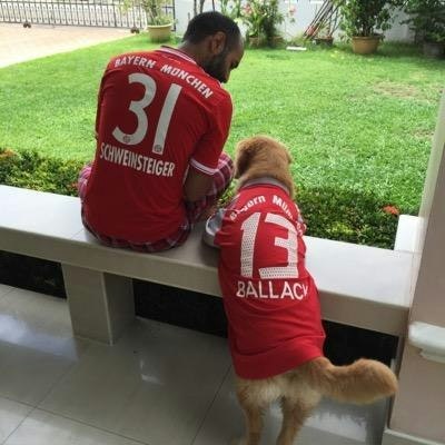 🖖🏽🐾🔴⚪️