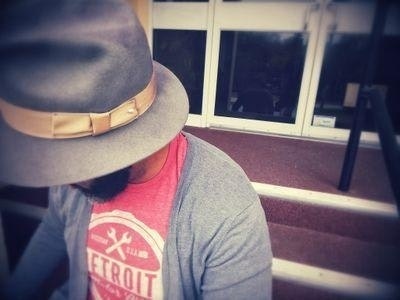 ǝlǝǝʇs ˙ɔ ǝlʎʞ