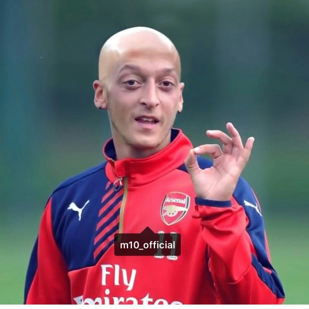 👨🏼‍🦲👌🏼