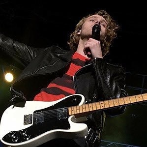 leah//read my pinned