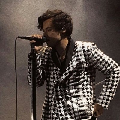 𝚊𝚗𝚍𝚛𝚎𝚊 𝚒𝚜 𝚜𝚎𝚎𝚒𝚗𝚐 𝚕𝚒𝚕𝚘 & 𝚗𝚑𝚌🌻