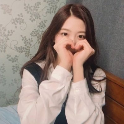 #MCNDDEBUT ʜᴀʟᴇʏ seeing ateez & bts