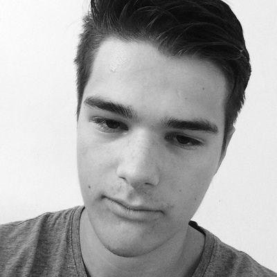 Артем Попов