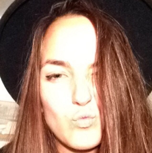 L∆URΞ V∆N R∆VΞNSBΞRG