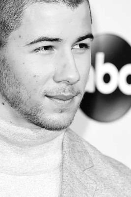 ×Weirdowithnoname×⭐