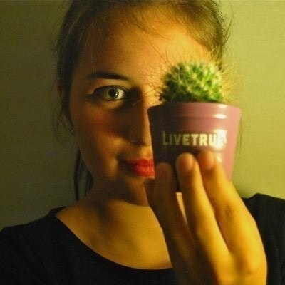 † Pequeña de nadie †