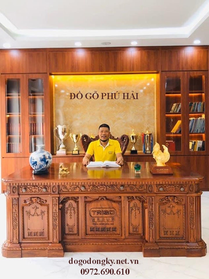 Bàn ghế làm viêc