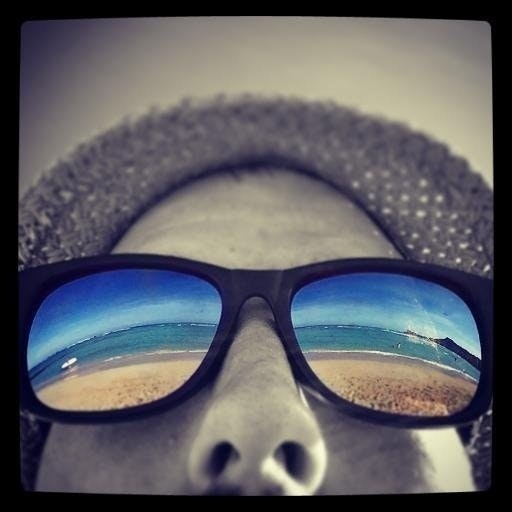 papiGiulio (ง︡'-'︠)ง