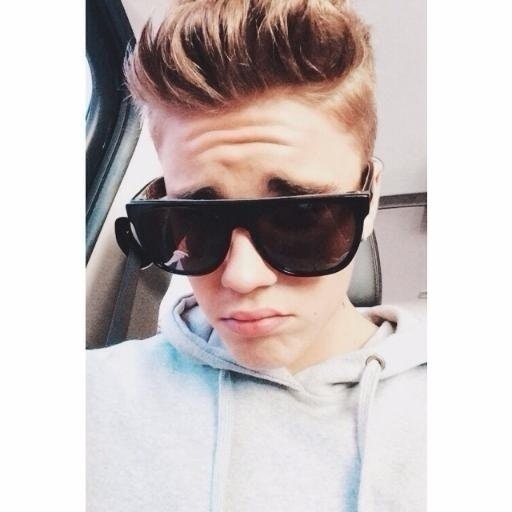 PLS FOLLOW ME JUSTIN