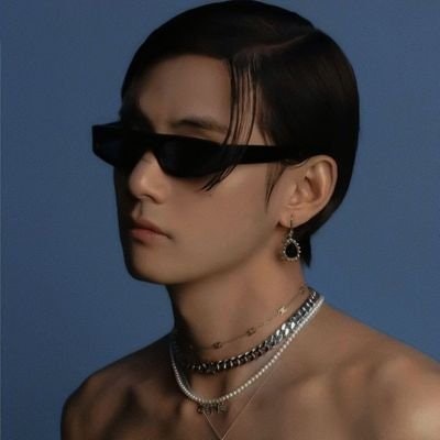 jennie can’t sing bc she keeps gargling