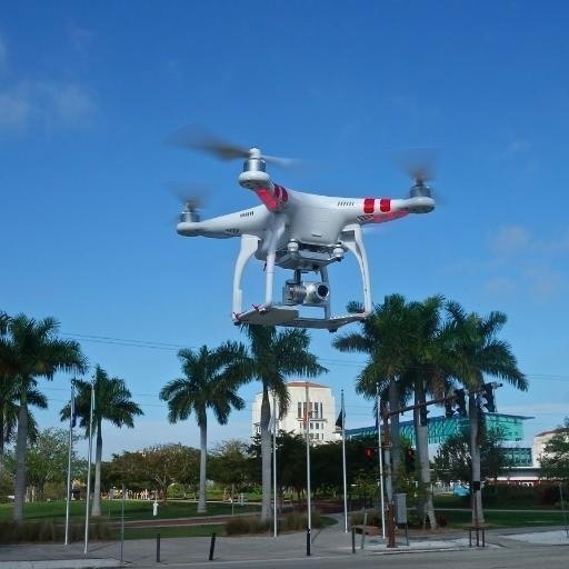droneflyers.com