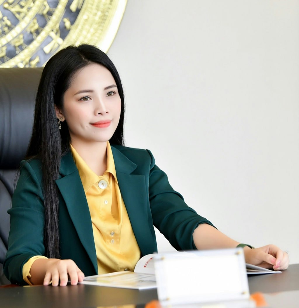 CEO Hồng Hoa Phượng HB88