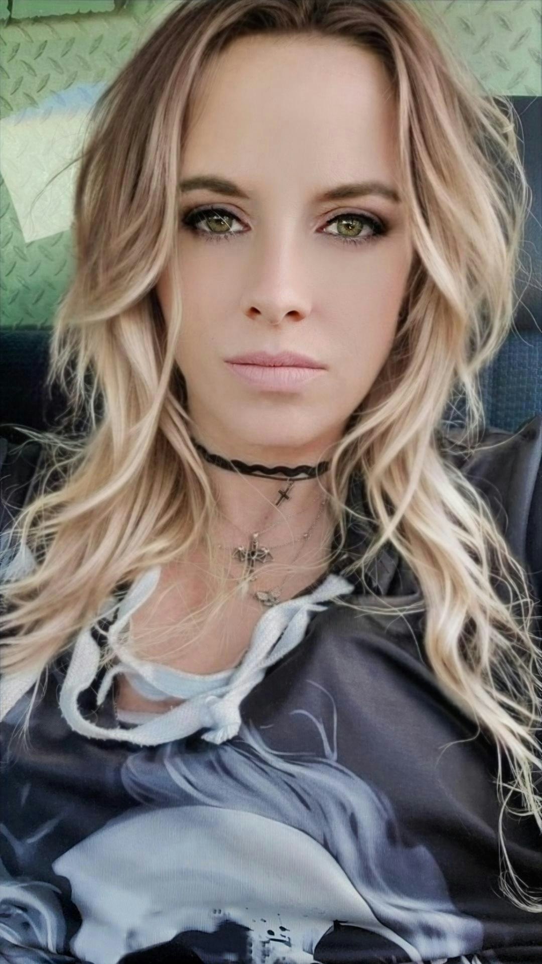 NaTaLiE PaInTeR PrIcE (NaTtAnN)