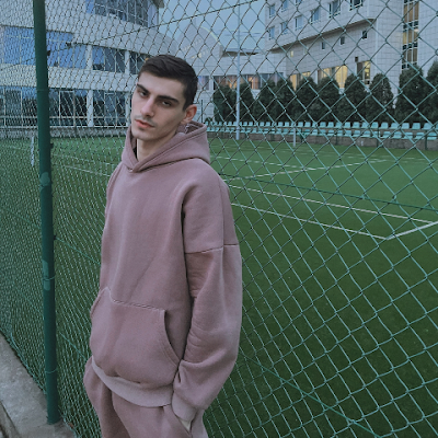 Александр Олейник