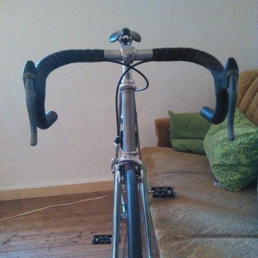 ApflstreuslkuchnEssr