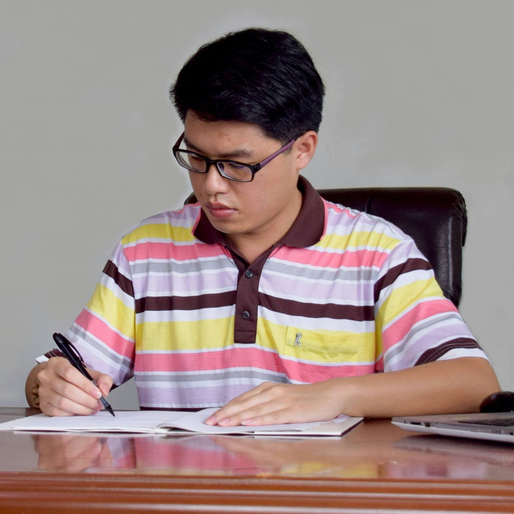 JYUN-YI JHAO (趙峻逸)