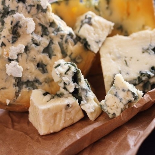 Сыр по 500 грн