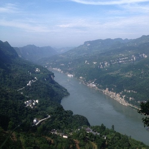 穿过骨头抚摸你