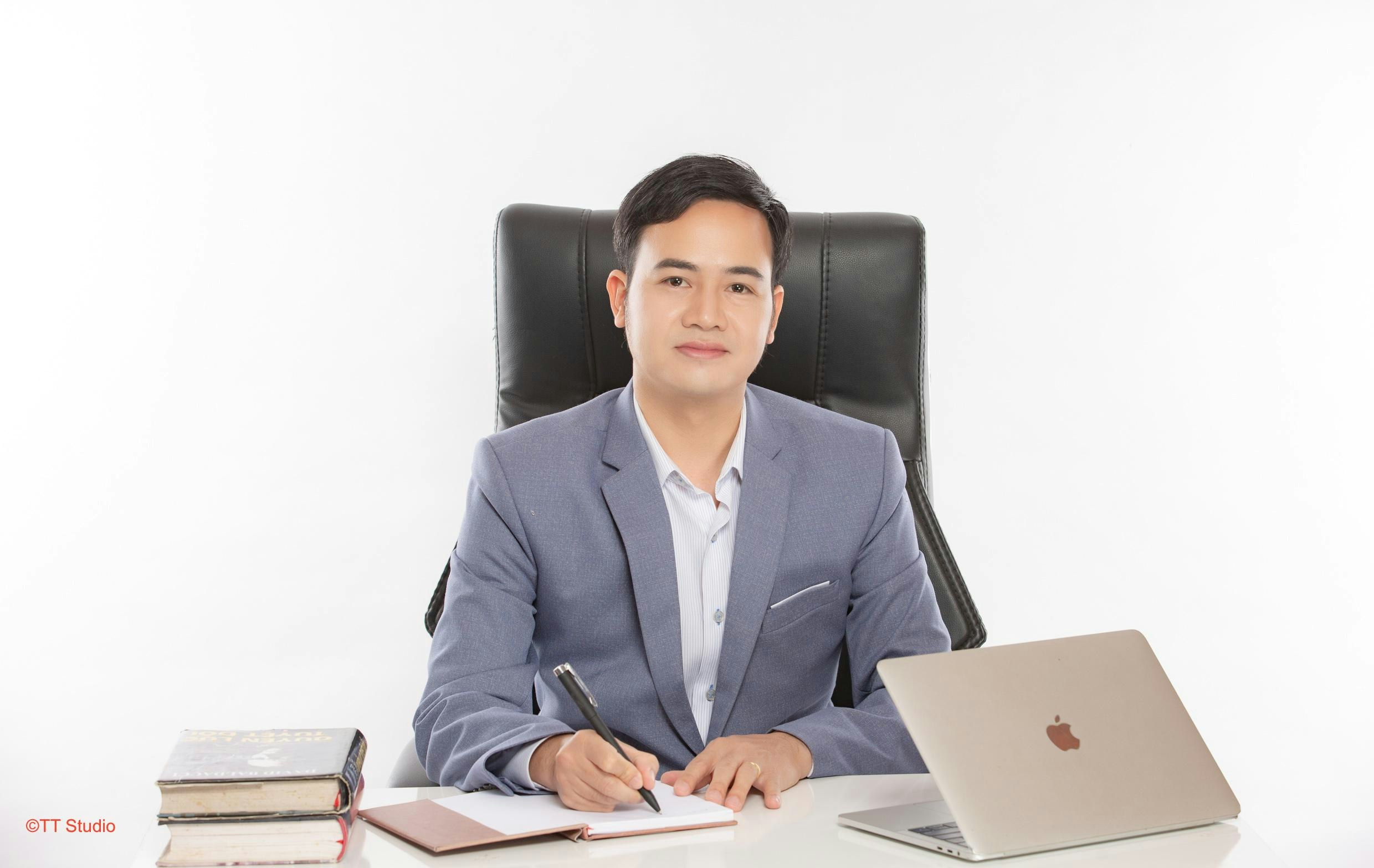 CEO Hứa Thành Long