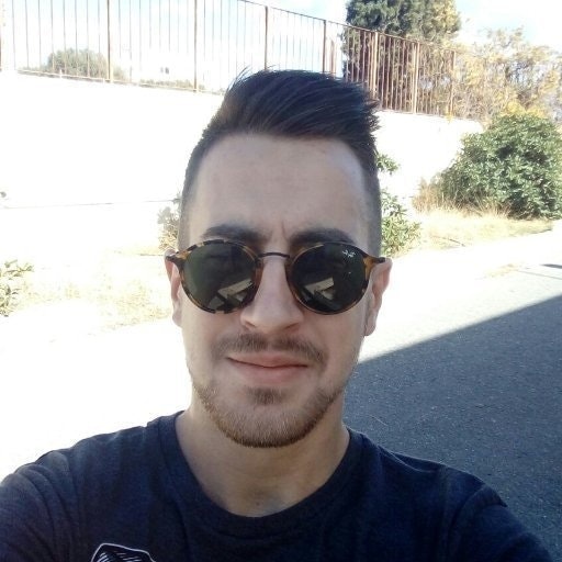 Αναγνώστης Θ.