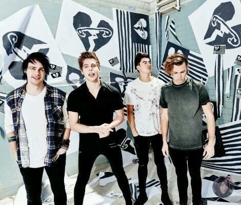 ✘卌 5sos fan page 卌✘