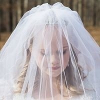 Lara Elizabeth Guthrie