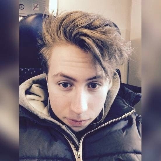 sɐɯoɥʇǝɯllɐɔʇsnɾ