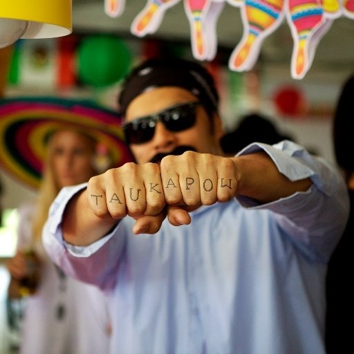 tau kapow